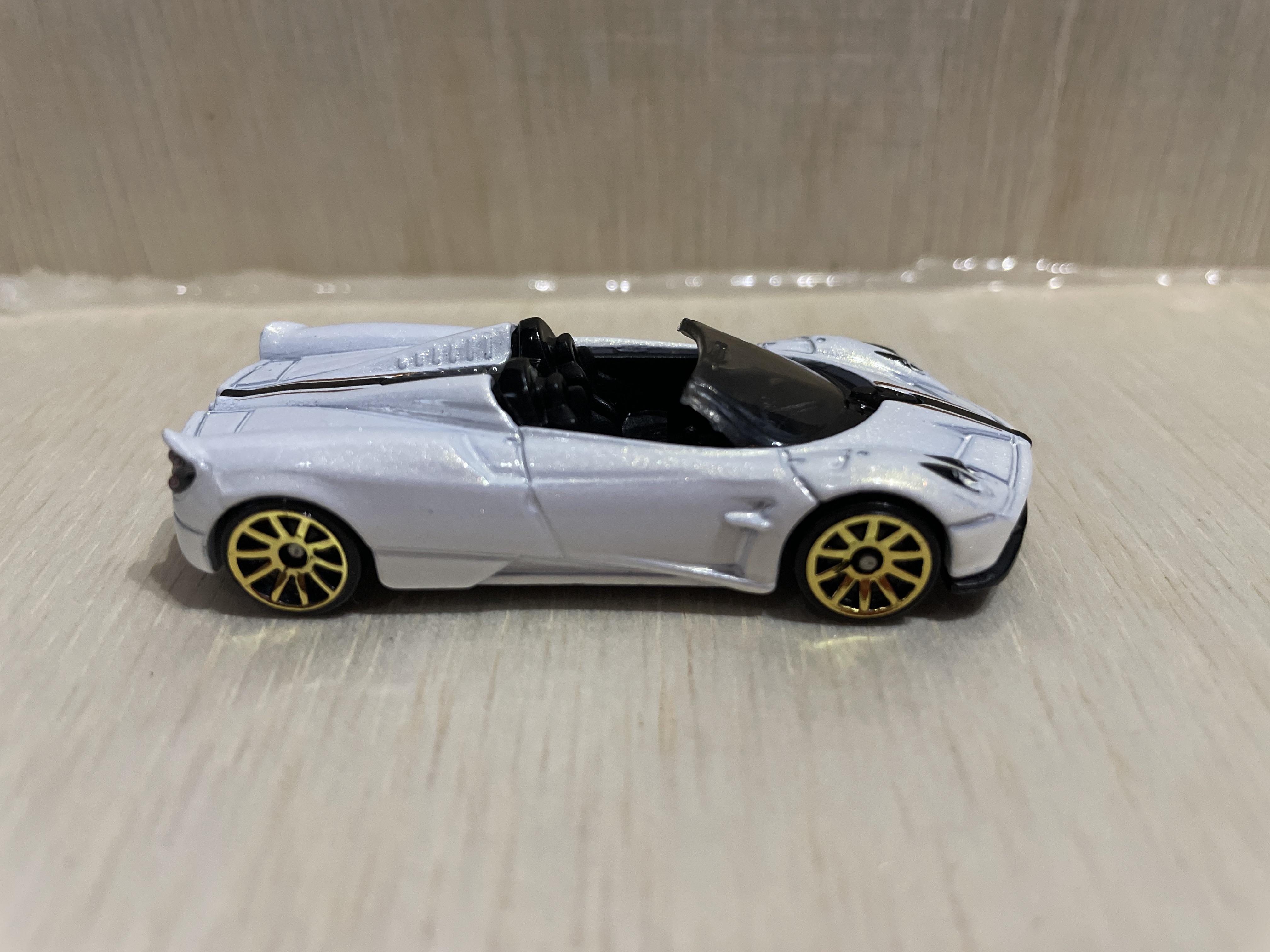 17 Pagani Huayra Roadster - Hot Wheels