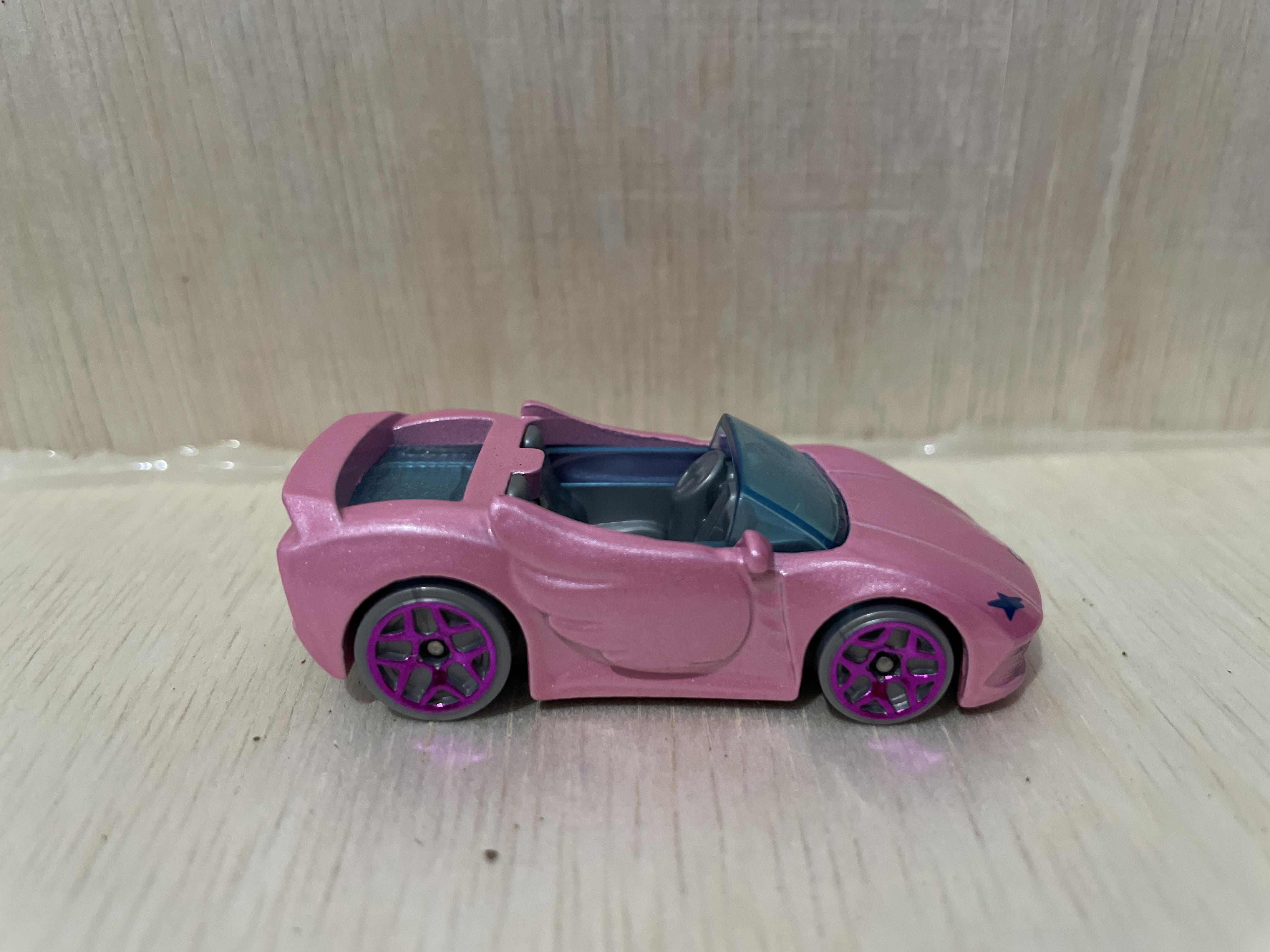 Barbie Extra - Hot Wheels