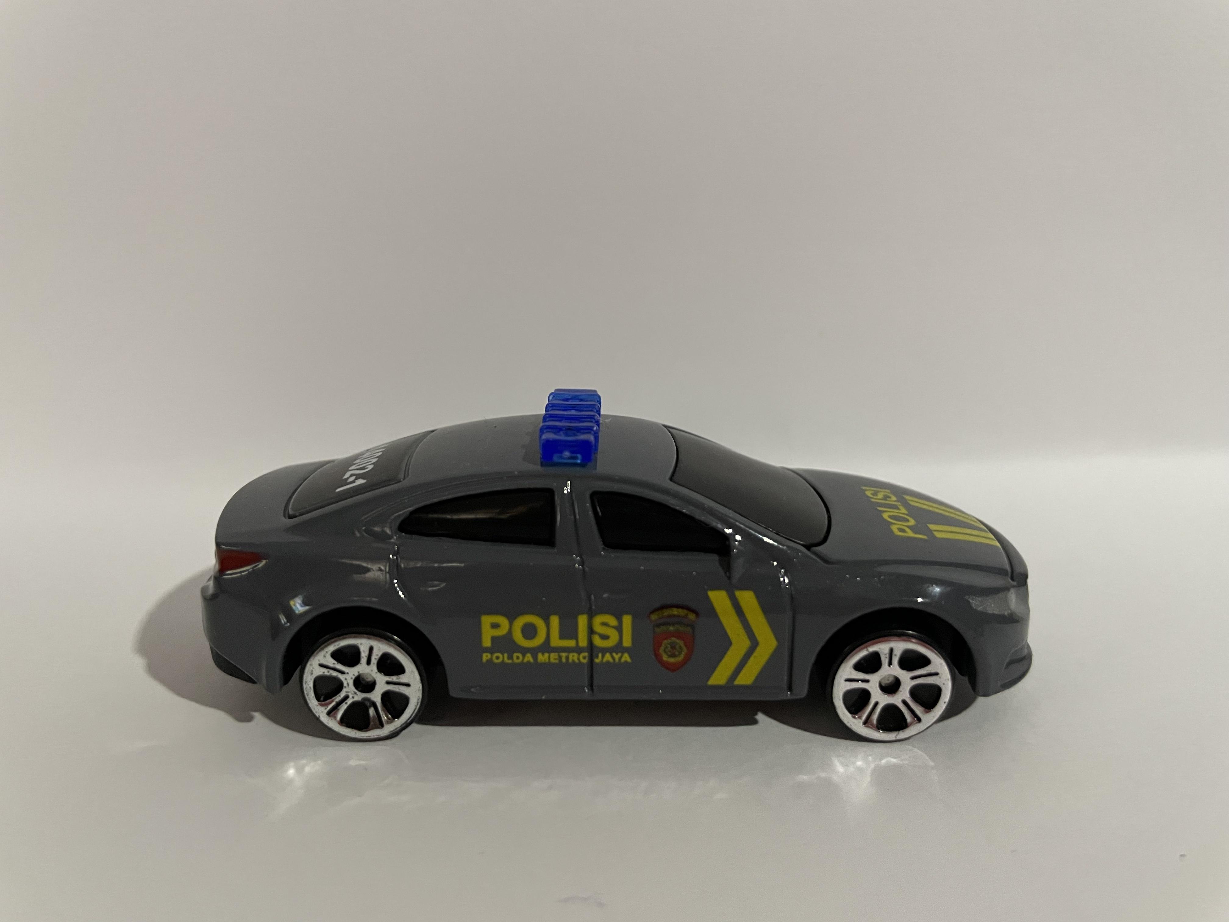 City Car Polisi Coklat - RollSpeed