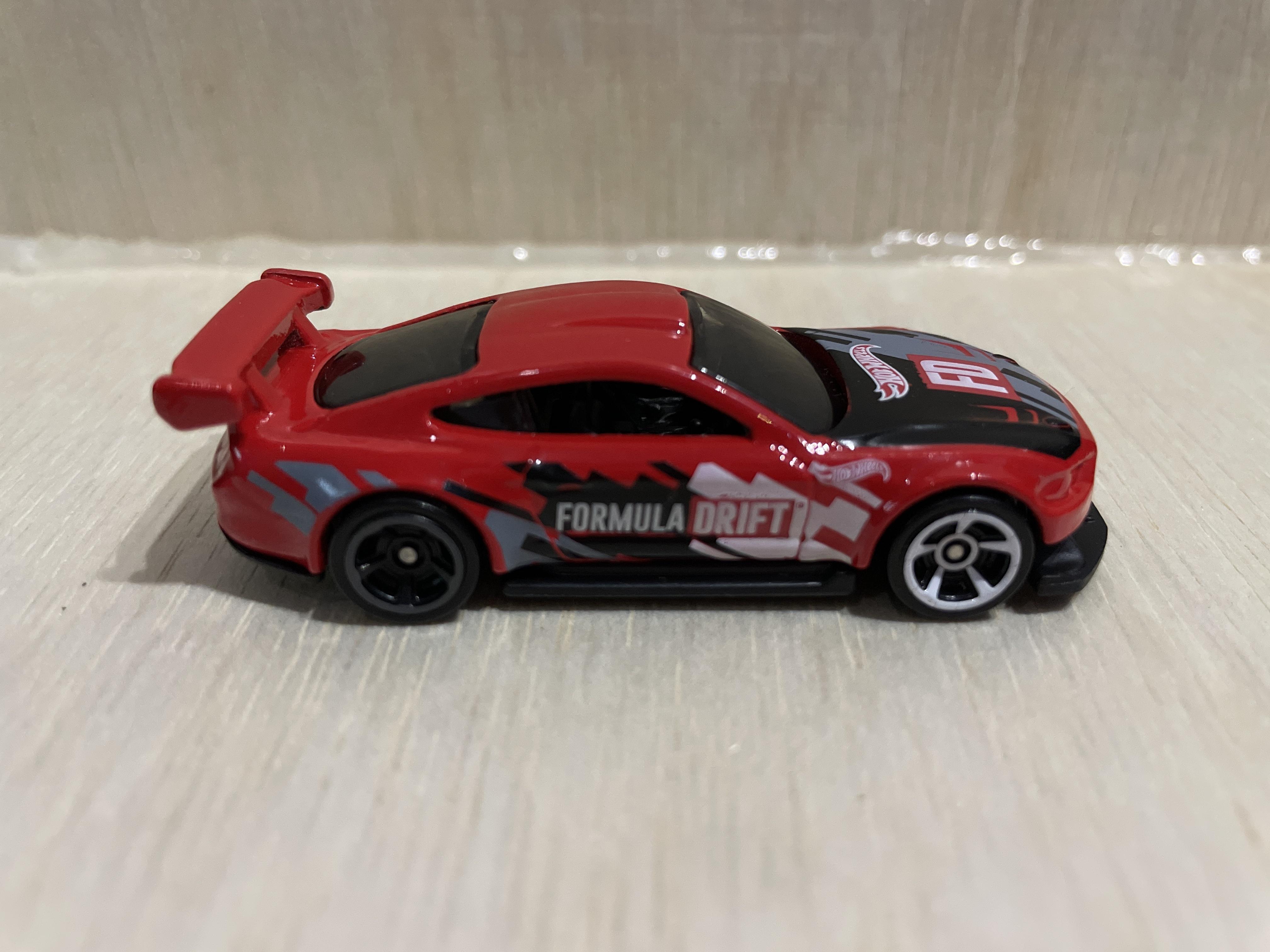 Custom 18 Ford Mustang GT - Hot Wheels