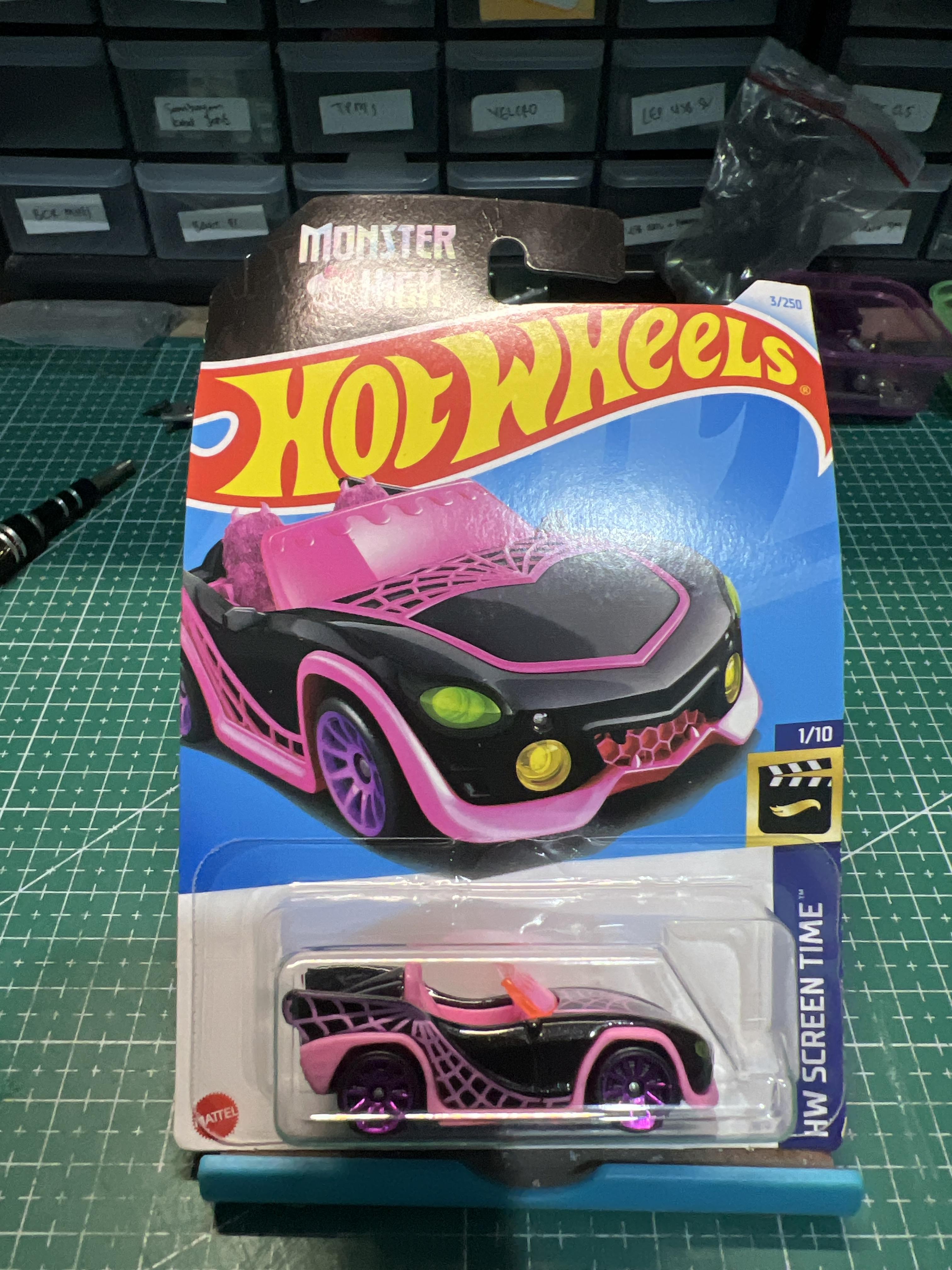 Monster High Ghoul Mobile - Hot Wheels