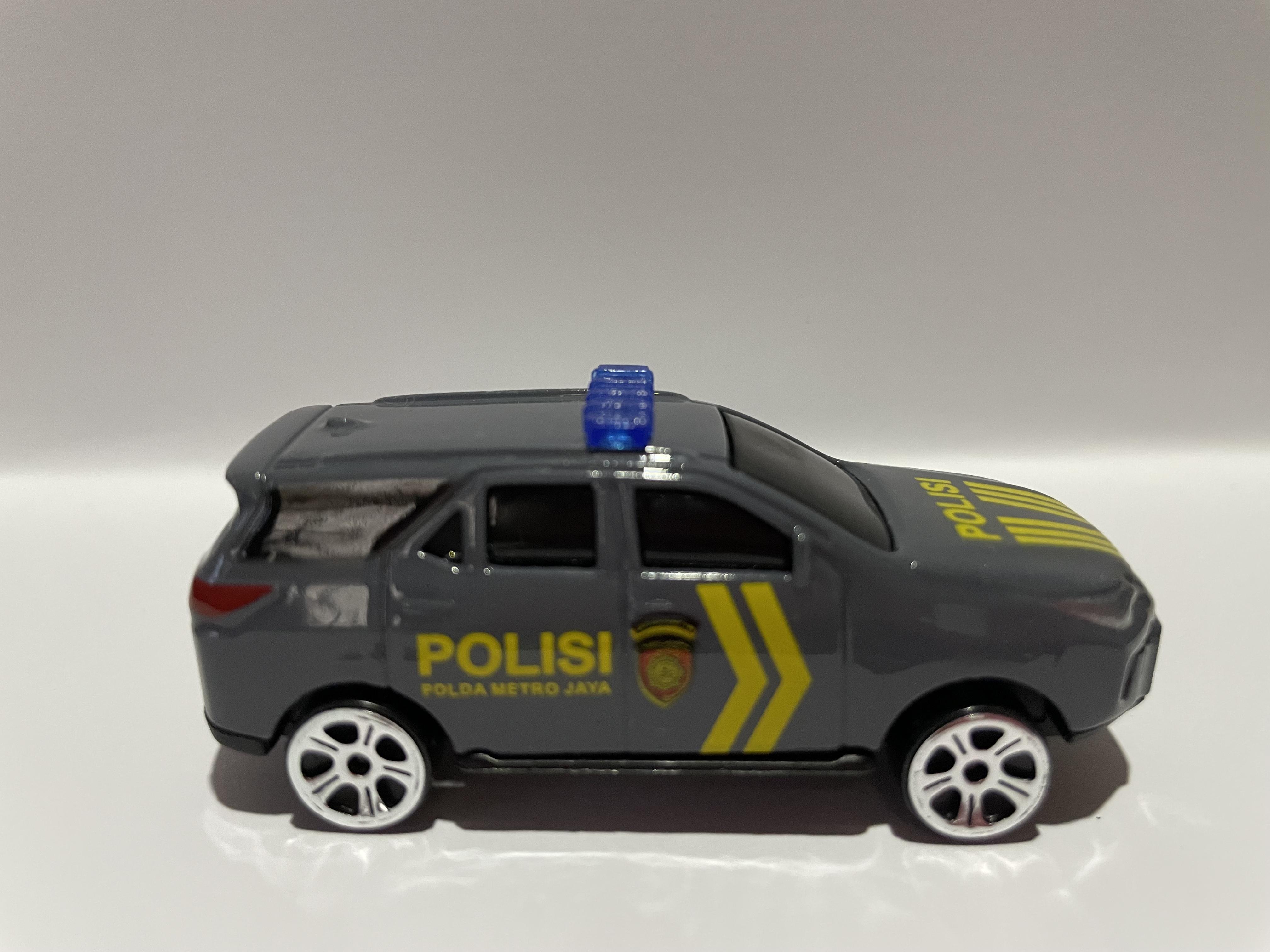 SUV Polisi Coklat - RollSpeed